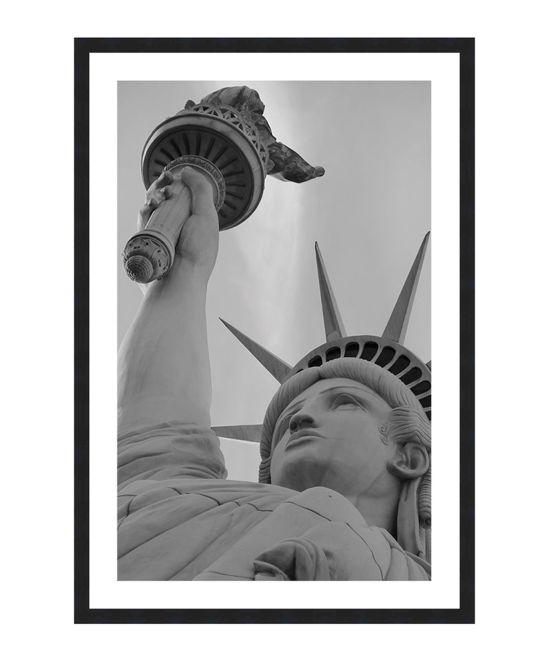 Statue of Liberty Black and White Poster, Lady Liberty Black and White Poster Wall Art, Statue of Liberty in New York Black and White Poster Print
